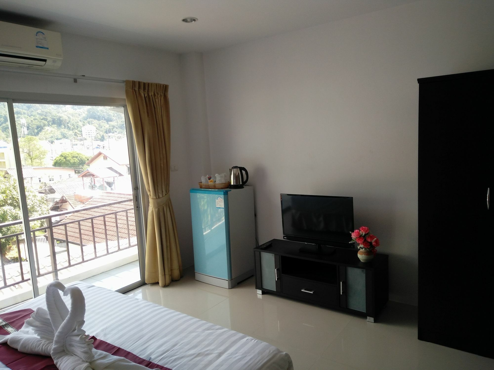 Отель White Sky Boutique Patong Экстерьер фото