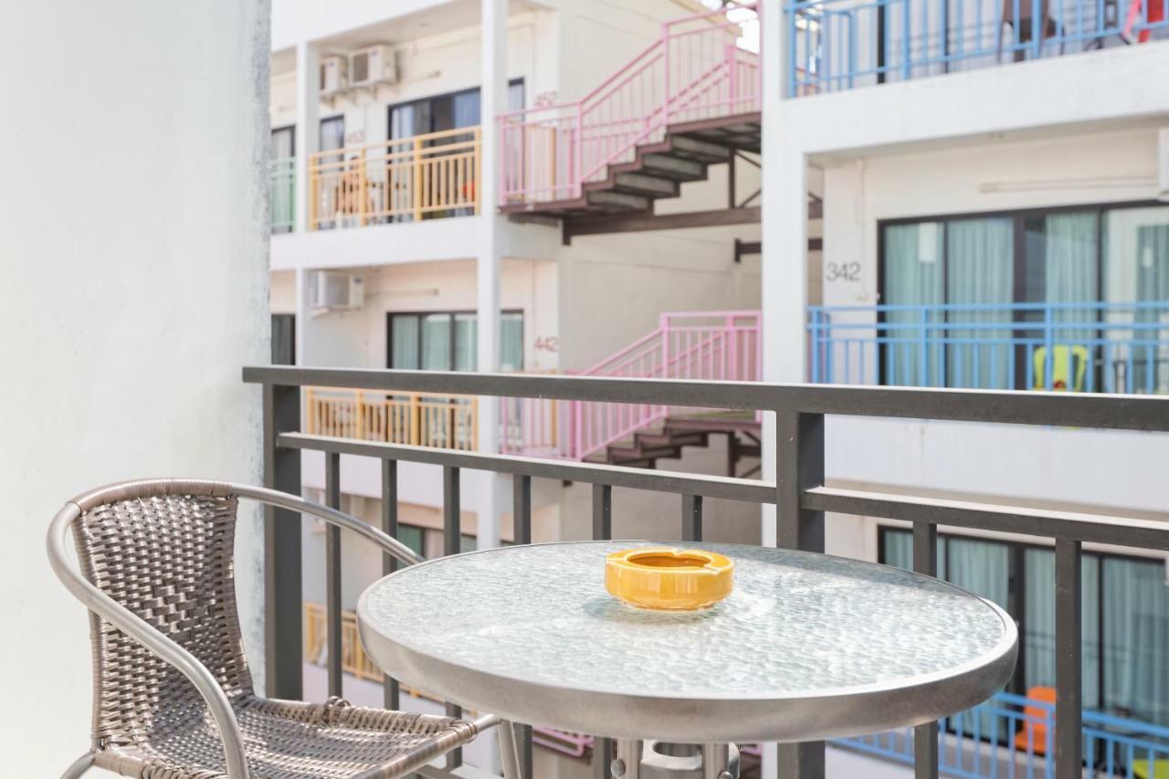 Отель White Sky Boutique Patong Экстерьер фото